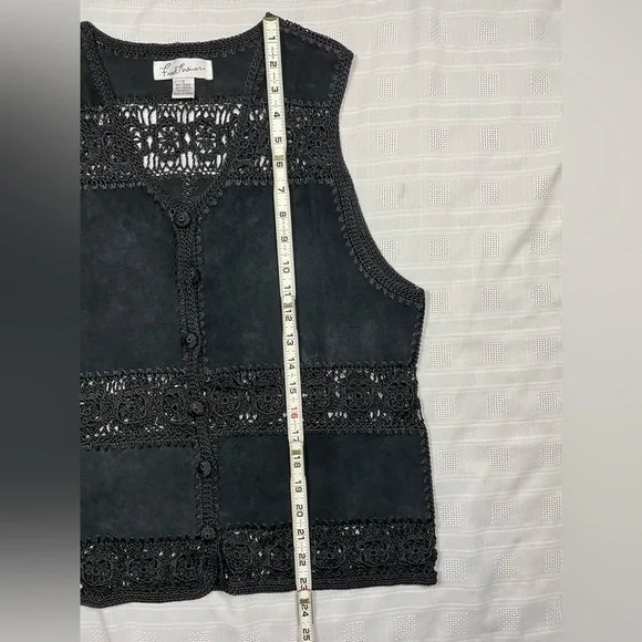 Fred Thomas Black Suede & Crochet Vest Women’s Size Small - Picture 6 of 11